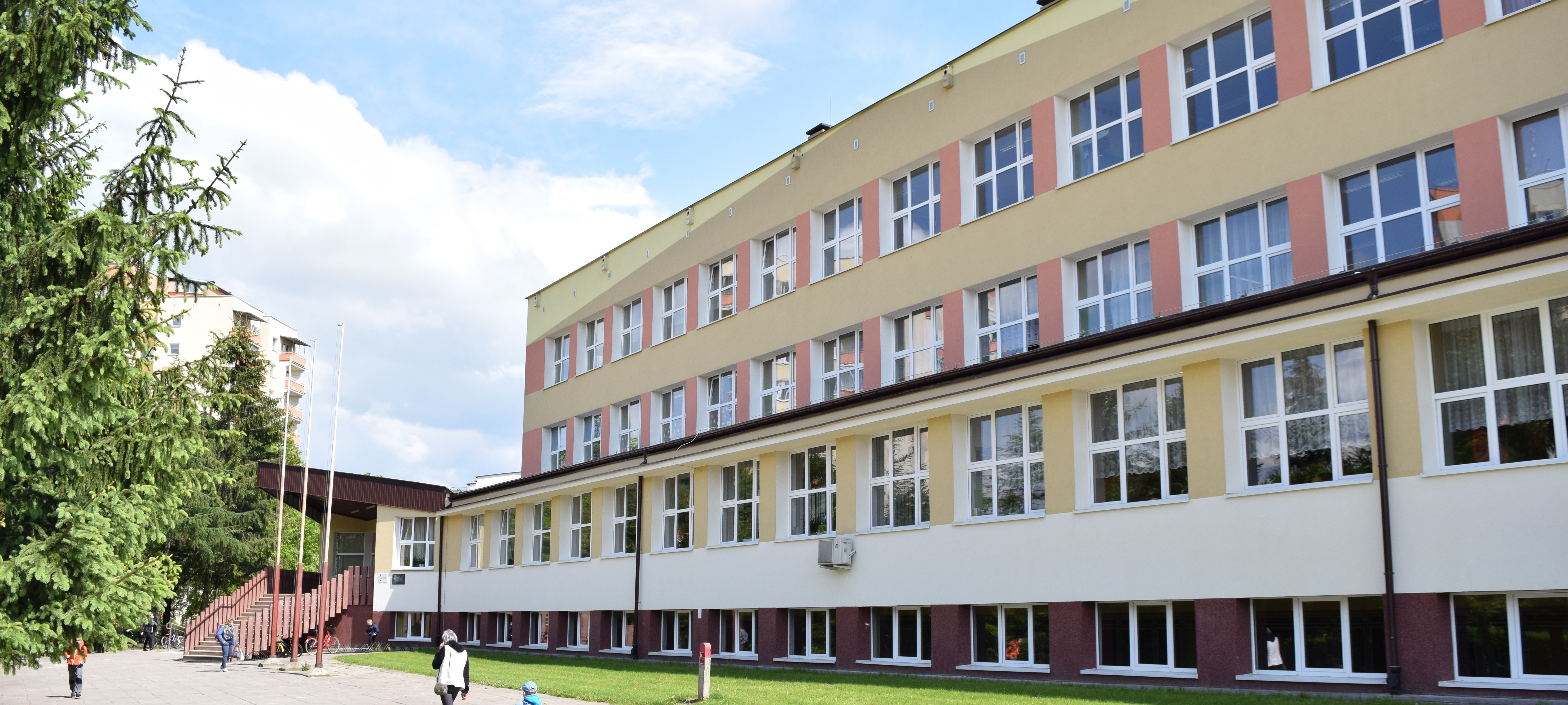 Szkoła nr 11 w Puławach.JPG