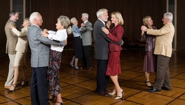 Tańczący seniorzy