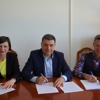 Prezydent Miasta prezes ZUK i Wicemer Bojarki podpisują umowę