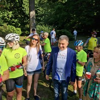 Grupa rowerzystów z Prezydentem Miasta