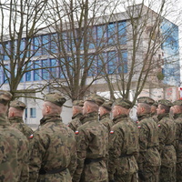  Żołnierze podczas uroczystości patriotycznych