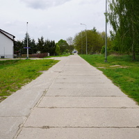 Zdjęcie drogi z płyt betonowych